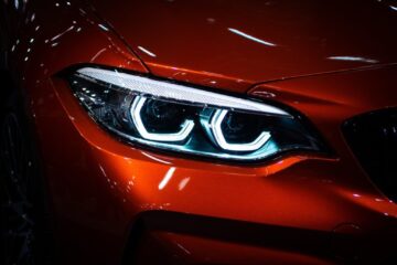 Moet je nu een auto kopen of wachten om te besparen?